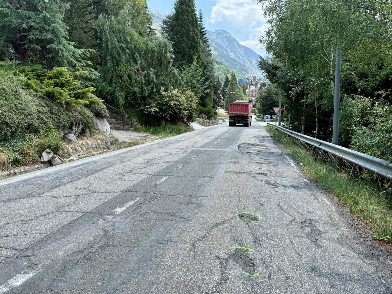 Ja s’han començat a reparar els sots de les carreteres araneses.