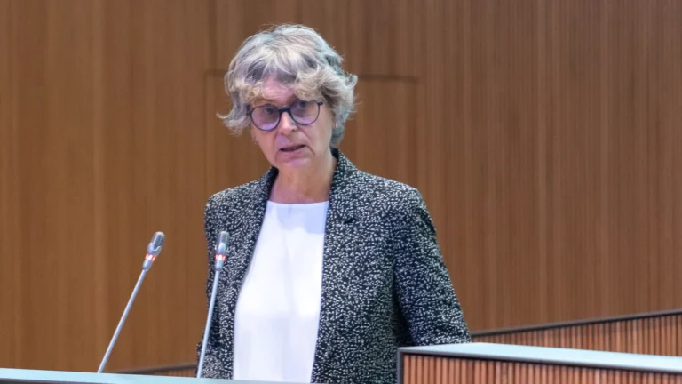 Susanna Vela denuncia la persecució contra les dones.