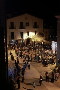 Imatge del Tabaca Film Fest amb molta gent a Gerri de la Sal