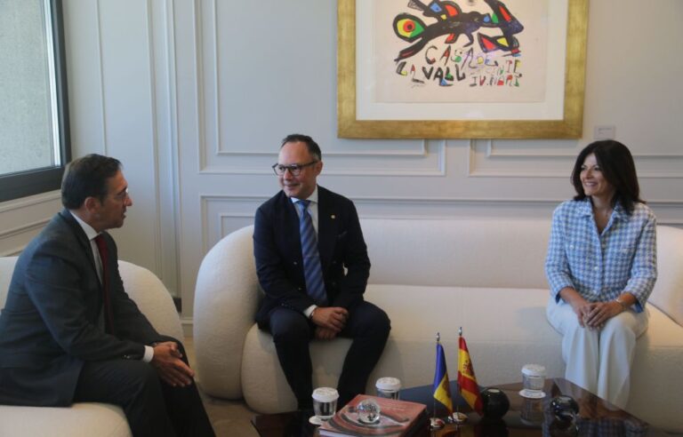 José Manuel Albares s’ha reunit amb el cap de Govern i la ministra Imma Tor.