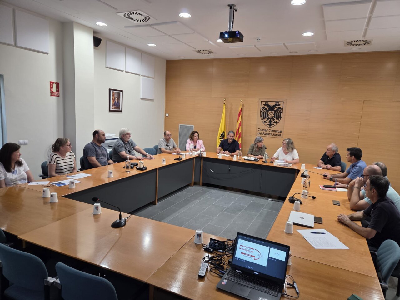 Reunió sobre el transport públic al Pallars Jussà amb diversos participants. / Govern.cat