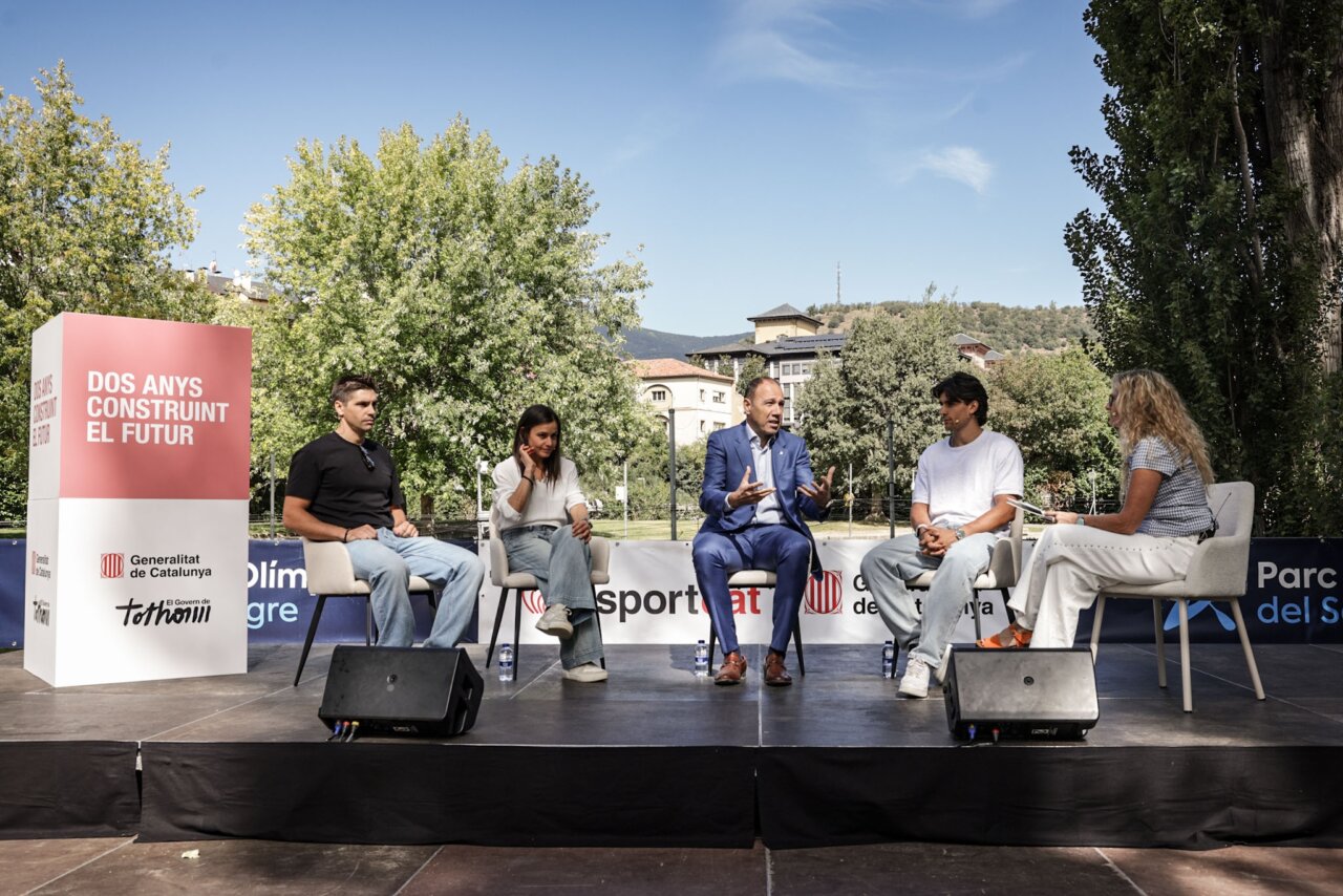 Taula rodona amb el conseller, amb motiu dels dos primers anys de la legislatura