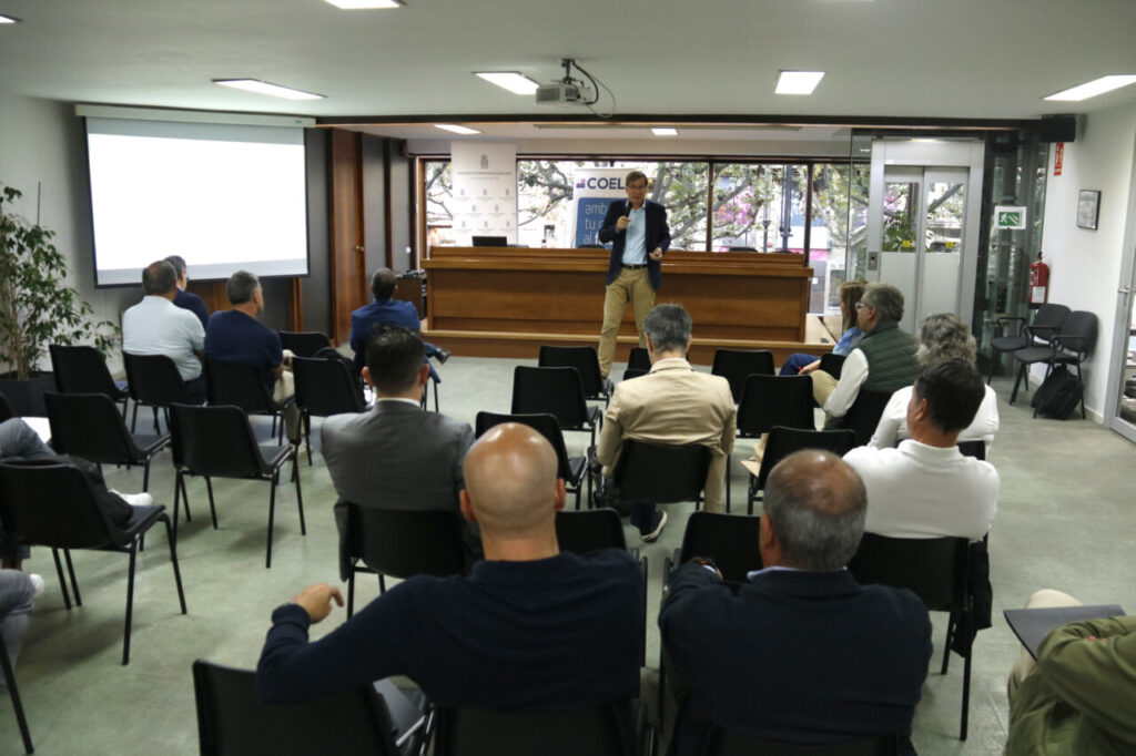 Presentació de la jornada de l'APCE per analitzar la situació del sector immobiliari a la demarcació de Lleida. / A. Berga (ACN).