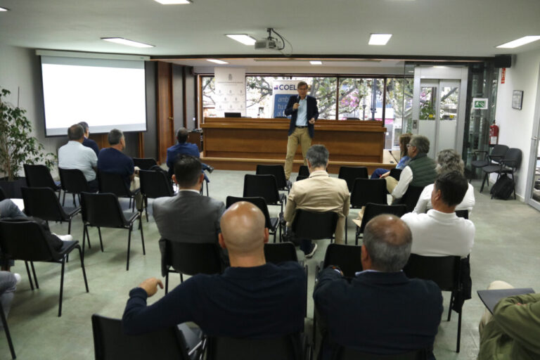 Presentació de la jornada de l'APCE per analitzar la situació del sector immobiliari a la demarcació de Lleida. / A. Berga (ACN).