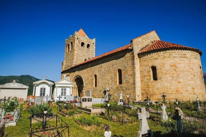 L’església romànica de Santa Maria de Serrallonga, saquejada