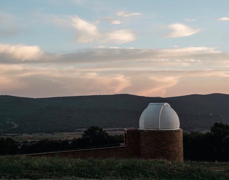 L'Observatori del Montsec, situat a Sant Esteve de la Sarga, està desenvolupant un nou telescopi de 2,5 metres. / @parcastronomic.