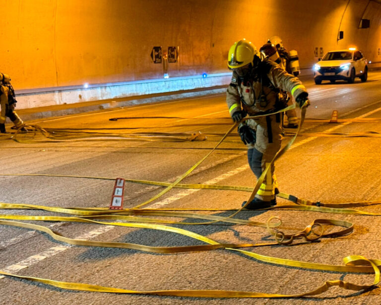 Els Bombers de la Generalitat hi han participat amb una dotació del parc de Pont de Suert amb la petició d’ajut que s’ha fet des de la Sala de Pompièrs. / Conselh Generau d'Aran.
