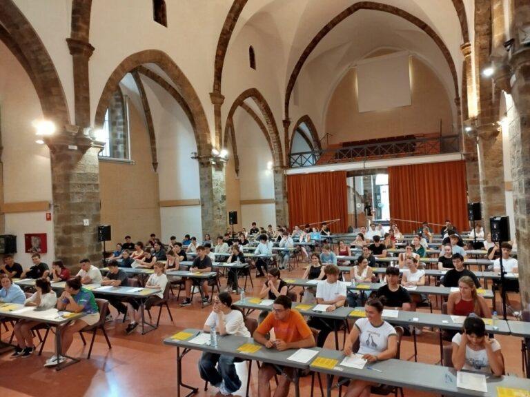 Els alumnes de Cerdanya, Alt Urgell i Andorra realitzen la selectivitat a la Seu d'Urgell. / Ajuntament de la Seu d'Urgell.