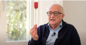 El mestre, editor i escriptor català presideix l'Associació Miquel Martí i Pol, entitat encarregada de mantenir viva la memòria, l'obra i el llegat del poeta de Roda de Ter. / Associació Miquel Martí i Pol.